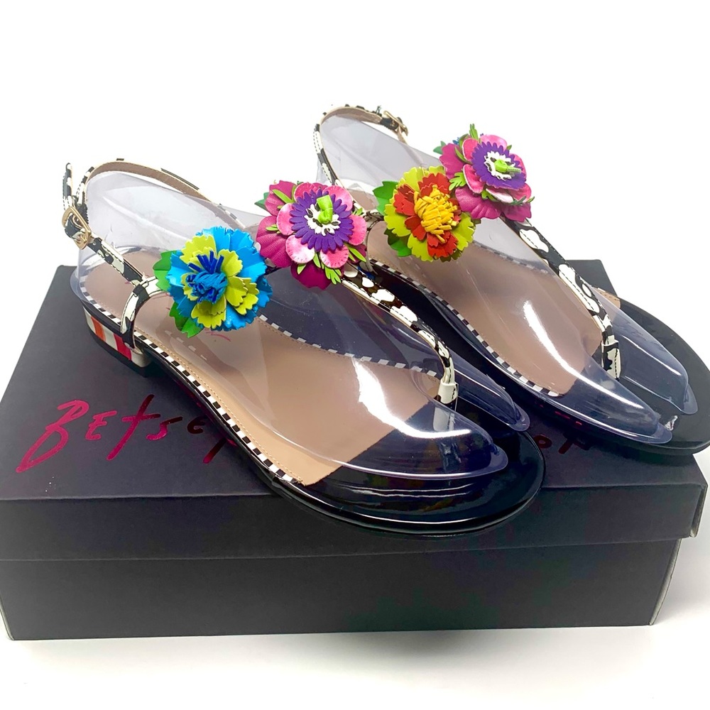 NIB Betsey Johnson Angie Heeled Floral Multi Colored Sandals Size 8